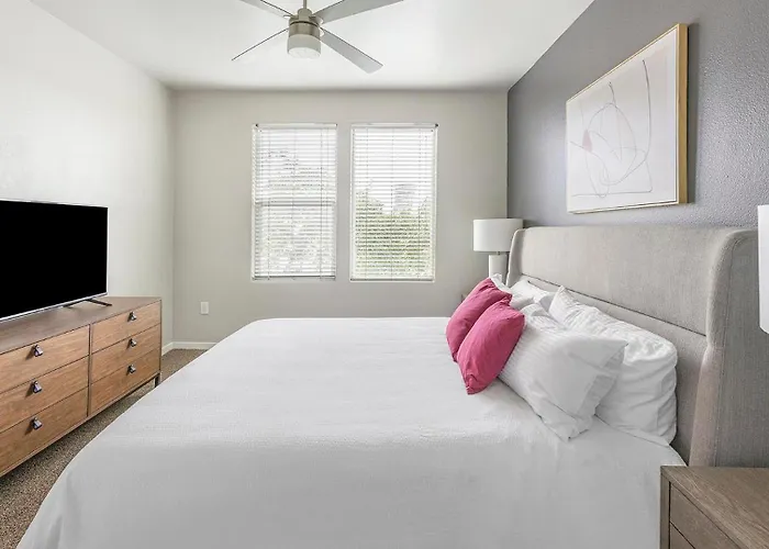 Landing Stunning 1Bd Gym Pool Apartment