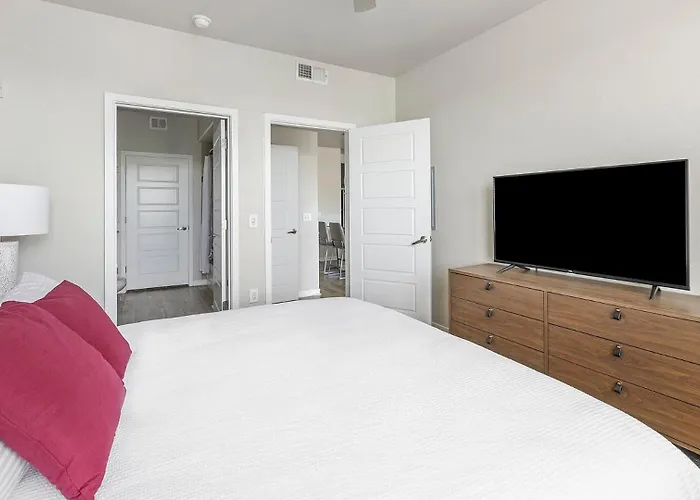Landing Stylish 1Bd Pool Clubhouse Apartment